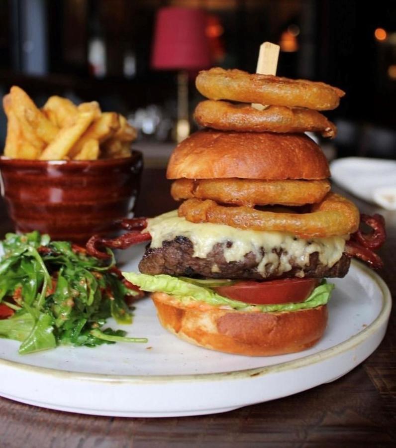 ホテル The Nevill Arms Medbourne エクステリア 写真